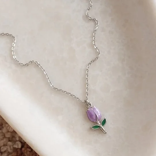Floral Pendant Necklace-https://media.vyaparify.com/vcards/products/222881/product_1746874871_681f31f7e0fbb.png Image