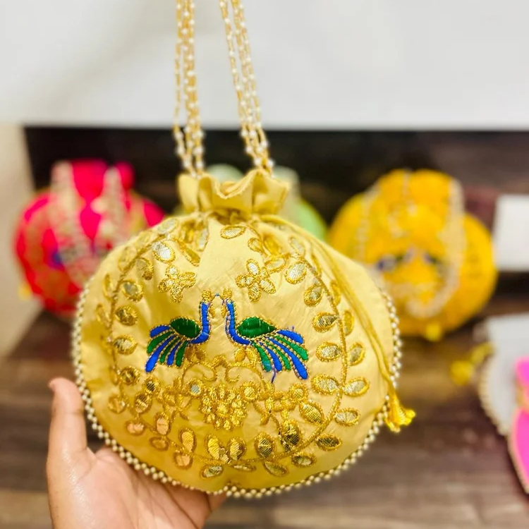 Fancy Potli Bag-https://media.vyaparify.com/vcards/products/222916/product_1746877689_681f3cf99a29f.png Image