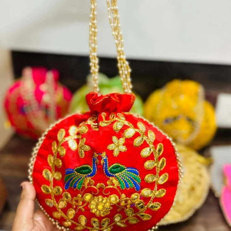 Fancy Potli Bag-https://media.vyaparify.com/vcards/products/222917/product_1746877689_681f3cf9b69f0.png Image