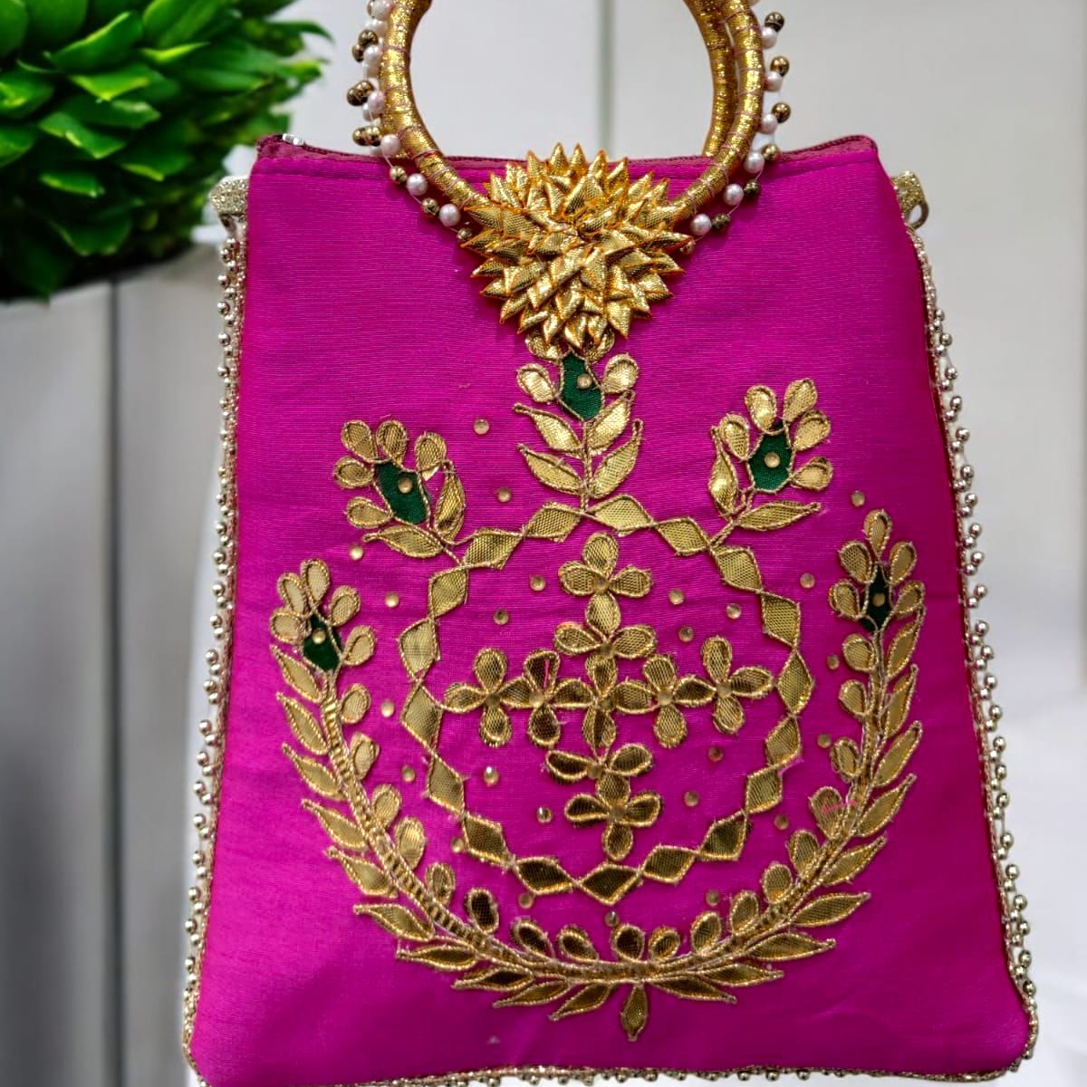 Women Wristlet Handbag-https://media.vyaparify.com/vcards/products/222941/product_1746879879_681f4587229ba.png Image