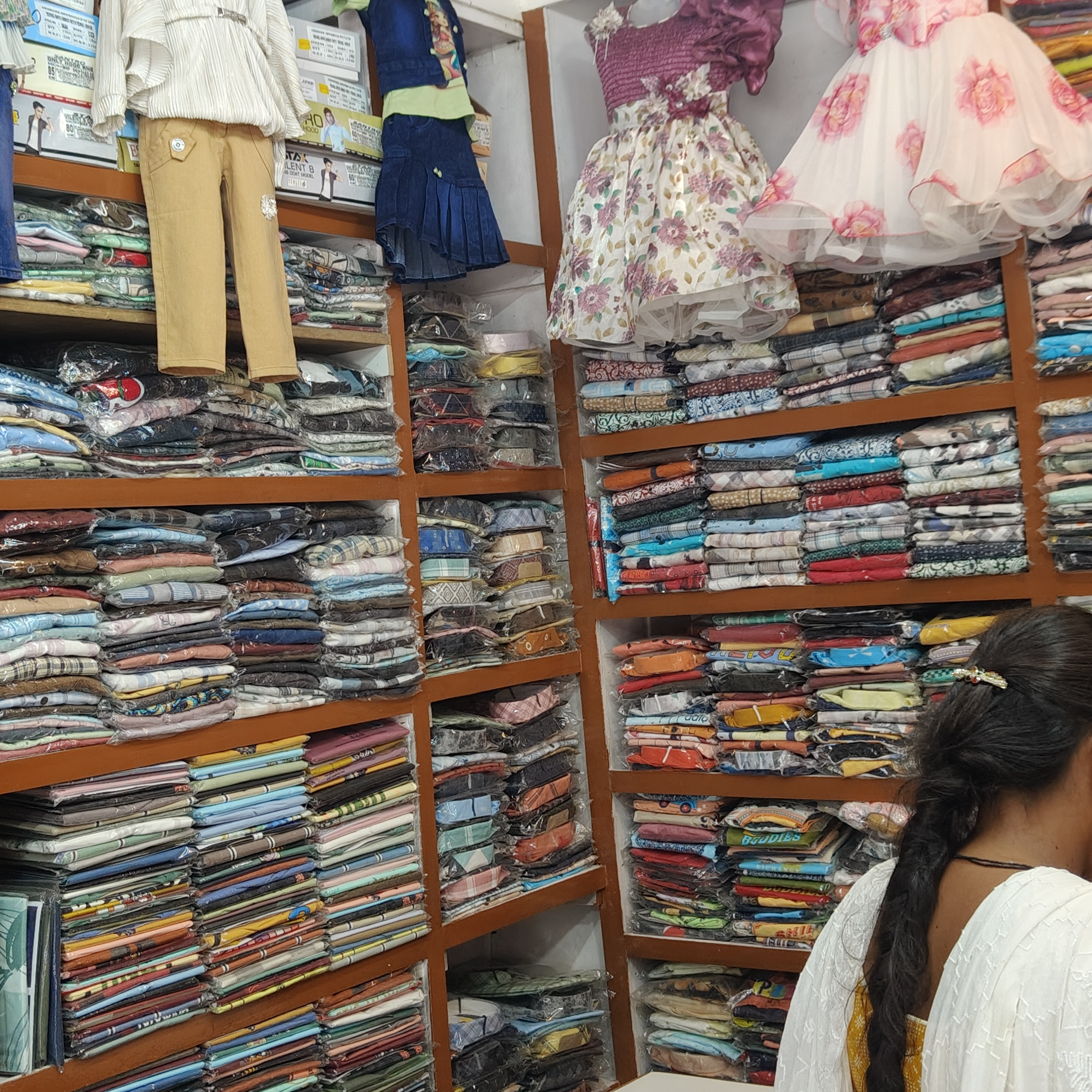 Cloth centre-https://media.vyaparify.com/vcards/products/224466/product_1747040668_6821b99cb5ecd.png Image