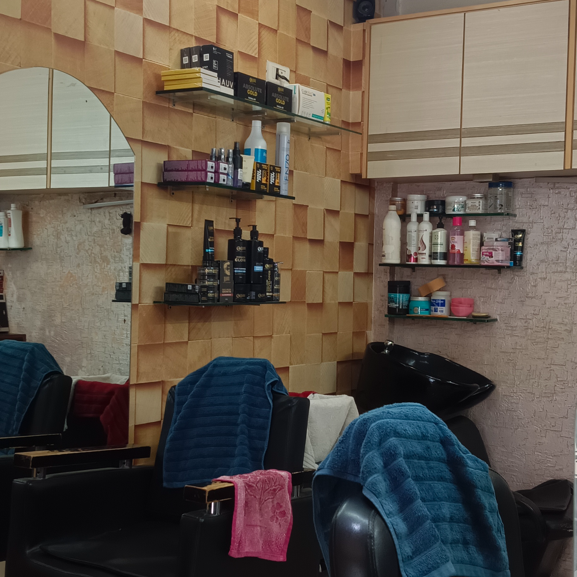 Barber-https://media.vyaparify.com/vcards/products/225698/product_1747116493_6822e1cd68a99.png Image