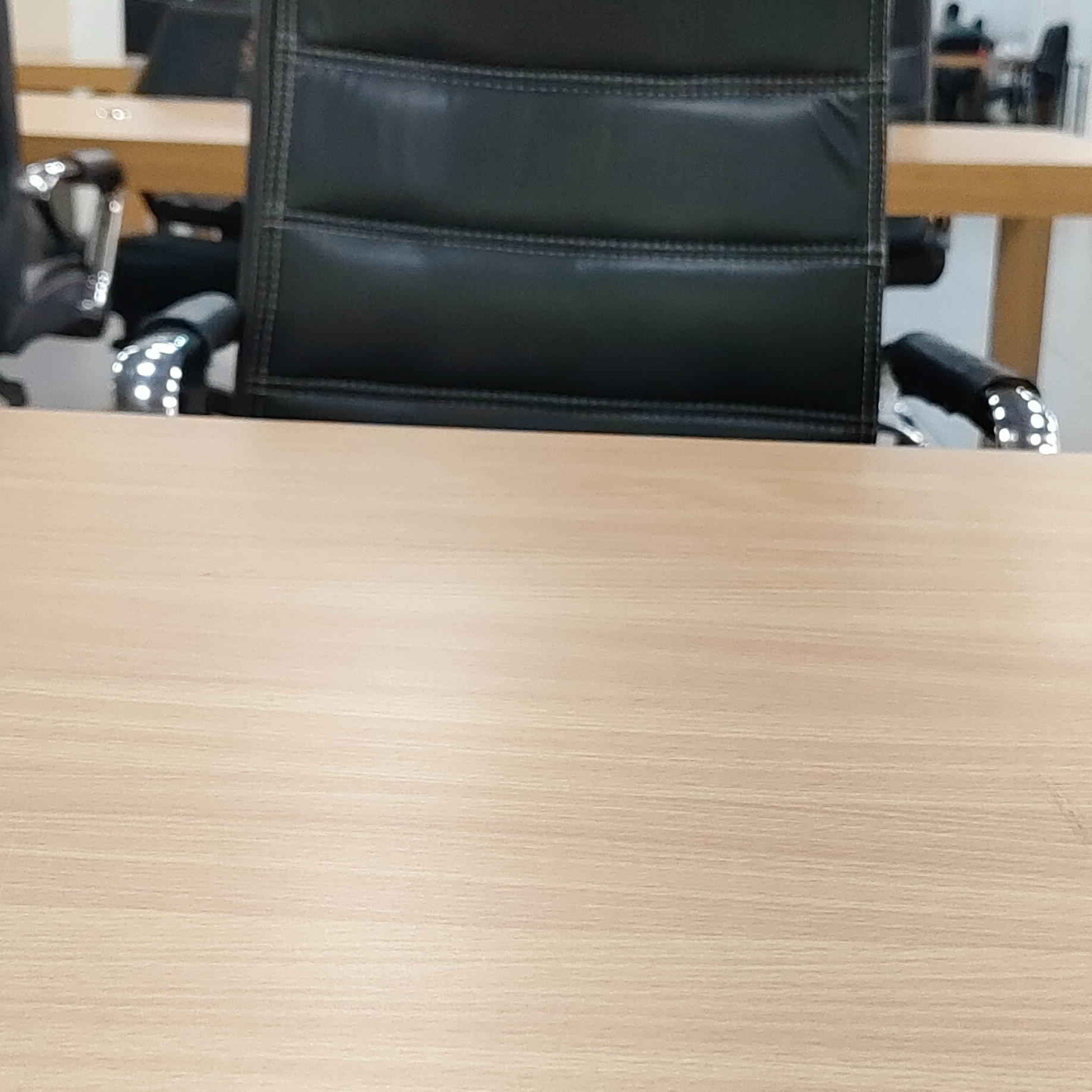 Shoes shop-https://media.vyaparify.com/vcards/products/230085/product_1747216004_68246684f2cd1.png Image