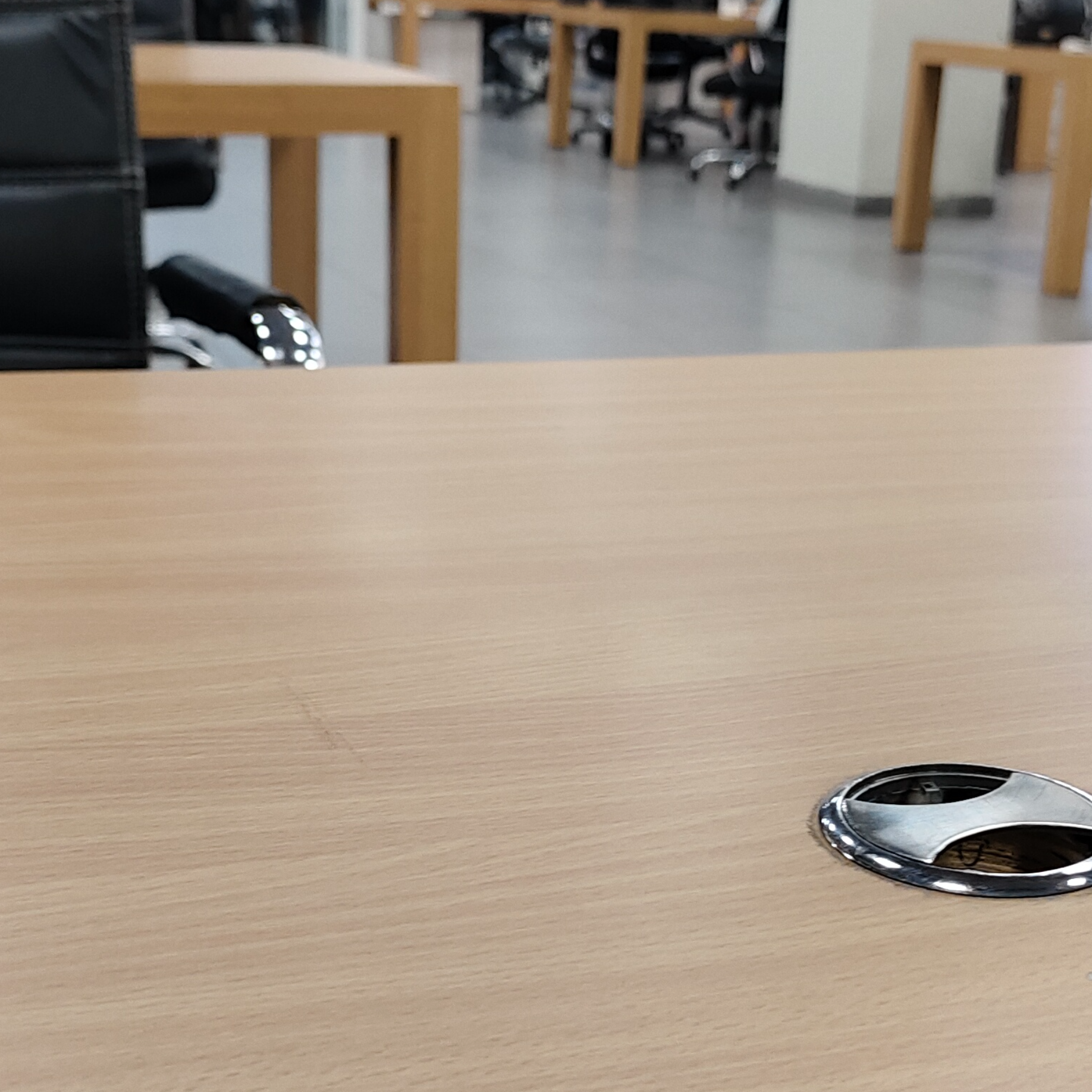 Shoes shop-https://media.vyaparify.com/vcards/products/230086/product_1747216005_682466854196d.png Image