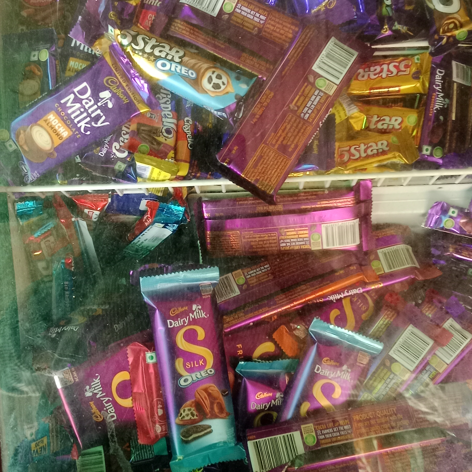 Dairy milk-https://media.vyaparify.com/vcards/products/231401/product_1747286300_6825791c20ee8.png Image