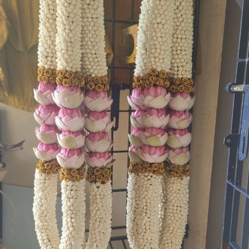 Lotus garland-https://media.vyaparify.com/vcards/products/241131/product_1747593197_682a27ed1f75a.png Image