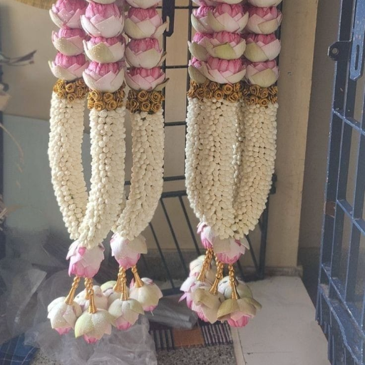 Lotus garland-https://media.vyaparify.com/vcards/products/241132/product_1747593197_682a27ed3ee0e.png Image