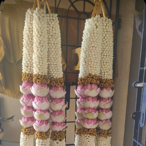 Lotus garland-https://media.vyaparify.com/vcards/products/241133/product_1747593197_682a27ed55c68.png Image