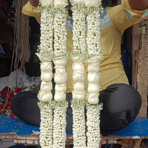 White Rose garland-https://media.vyaparify.com/vcards/products/241135/product_1747594682_682a2dba9bac8.png Image