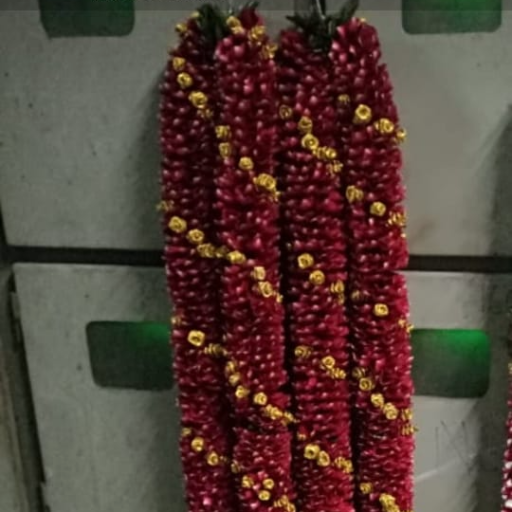 Red rose petals garland-https://media.vyaparify.com/vcards/products/241137/product_1747595912_682a3288216df.png Image