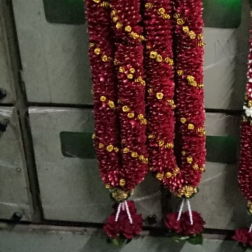 Red rose petals garland-https://media.vyaparify.com/vcards/products/241138/product_1747595912_682a328843abe.png Image