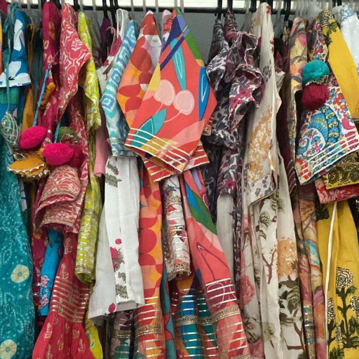 Clothes-https://media.vyaparify.com/vcards/products/277325/product_1749105419_68413b0b4a25f.png Image