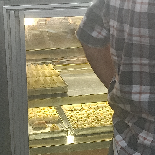 Kaju katli-https://media.vyaparify.com/vcards/products/279010/product_1749189078_684281d68432d.png Image