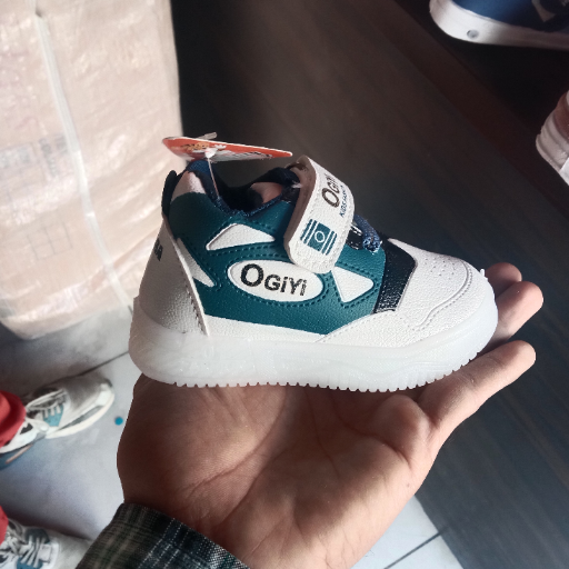 Child shoe-https://media.vyaparify.com/vcards/products/289239/product_1749836552_684c63089efc3.png Image