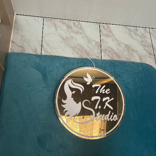 Saloon-https://media.vyaparify.com/vcards/products/296145/product_1750418051_68554283a813c.png Image