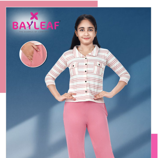 Crop top with pent-https://media.vyaparify.com/vcards/products/342161/product_1757050056_68ba74c8ea5b7.png Image