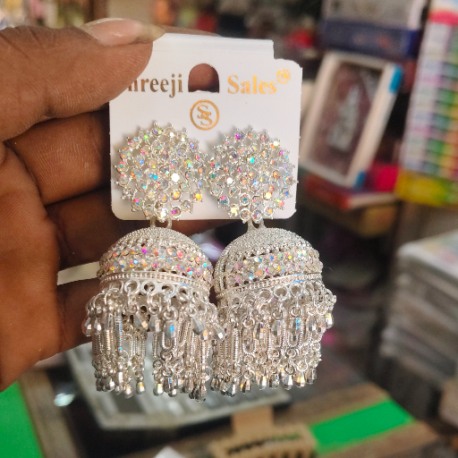 Silvar. Earring-https://media.vyaparify.com/vcards/products/348114/product_1757574305_68c274a16a01a.png Image