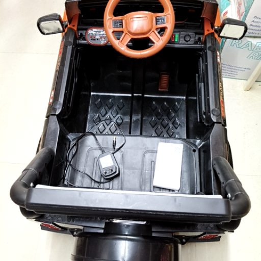 Electric Jeep chargeable defender for kids-https://media.vyaparify.com/vcards/products/351836/product_1757934792_68c7f4c8ae910.png Image