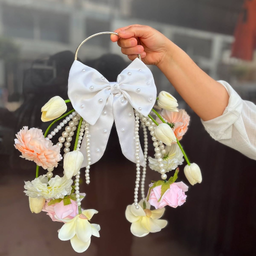 Bridesmaid/Bride bouquet-https://media.vyaparify.com/vcards/products/362700/product_1758640103_68d2b7e73cc7c.png Image