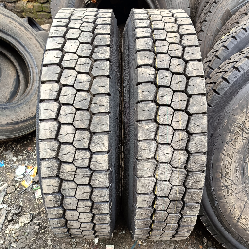 Apollo RD Khol tyre 10.00R/20-https://media.vyaparify.com/vcards/products/366239/product_1759045453_68d8e74d386bc.png Image