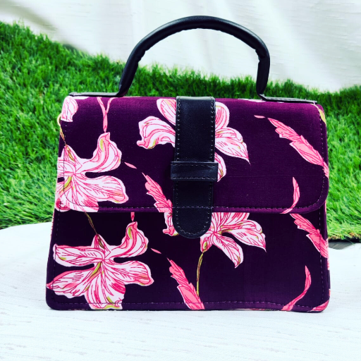 Chiq medium with sling bag-https://media.vyaparify.com/vcards/products/369702/product_1759475706_68df77fa1b978.png Image