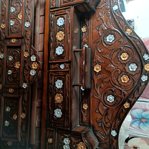 Queen bed-https://media.vyaparify.com/vcards/products/372984/product_1759742947_68e38be325192.png Image