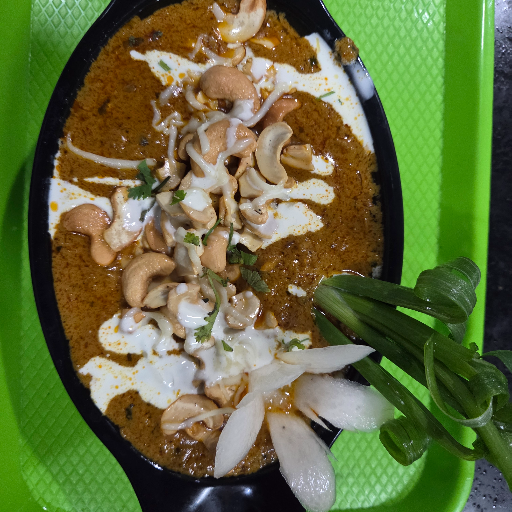  Kaju masala GURUMAULI GUESTHOUSE AND PUREVEG JUNA RAJAWADA  SAMOR NEHARU GALLI  AKKALKOT SOLAPUR LANDMARK Near Old Palace