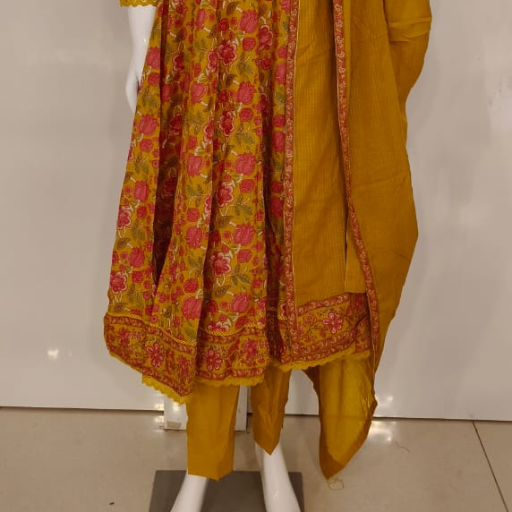 Long frock-https://media.vyaparify.com/vcards/products/374977/product_1759834856_68e4f2e80202d.png Image