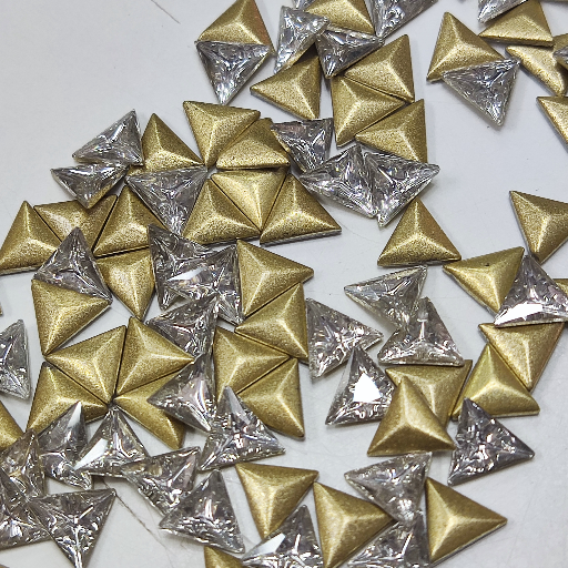 Triangle shape foil polki-https://media.vyaparify.com/vcards/products/379867/product_1760166546_68ea02928d46a.png Image
