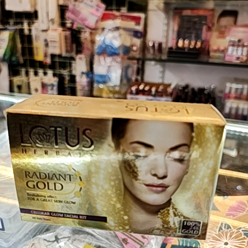 Lotus Radiant Gold facial kit-https://media.vyaparify.com/vcards/products/396202/product_1761742757_69020fa520b1e.png Image