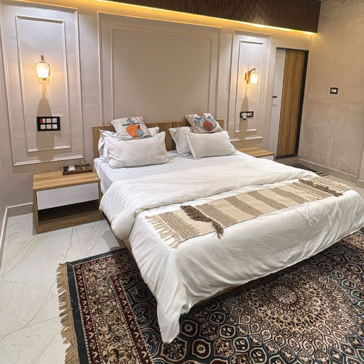Deluxe room-https://media.vyaparify.com/vcards/products/401844/product_1762347154_690b489244506.png Image