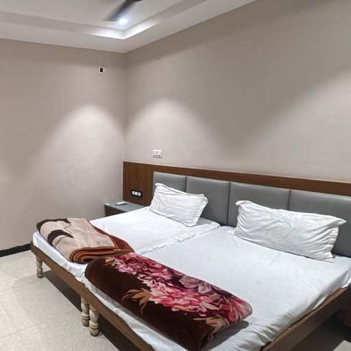 Ac room HOTEL GURUKRIPA RESIDENCY NARMADA NAGARJOBATS B I BANK KE PICHE JOBAT JOBAT