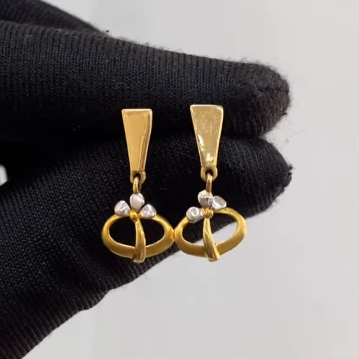 Gold earrings-https://media.vyaparify.com/vcards/products/405042/product_1762595624_690f1328da486.png Image