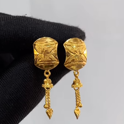 Gold earrings-https://media.vyaparify.com/vcards/products/405050/product_1762595837_690f13fd1c62c.png Image