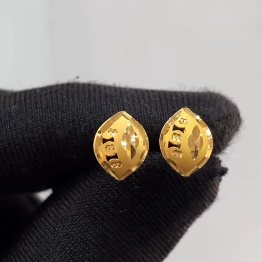 Gold earrings-https://media.vyaparify.com/vcards/products/405083/product_1762597201_690f1951d8d1b.png Image