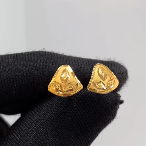 Gold earrings-https://media.vyaparify.com/vcards/products/405088/product_1762597320_690f19c887fd9.png Image