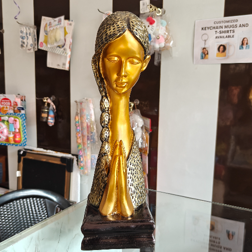 Welcome statue of a girl-https://media.vyaparify.com/vcards/products/420960/product_1763618902_691eb05662338.png Image