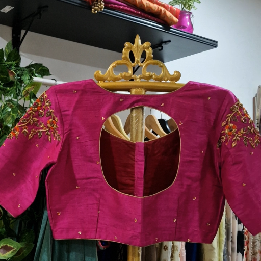 Pink Maggam work blouse-https://media.vyaparify.com/vcards/products/422329/product_1763651568_691f2ff0597b3.png Image