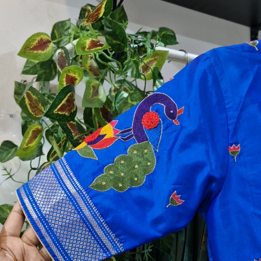 Peacock themed maggam work blouse-https://media.vyaparify.com/vcards/products/422334/product_1763651621_691f30258e174.png Image