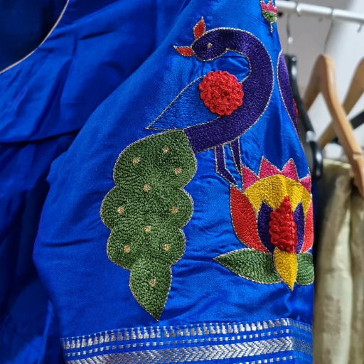 Peacock themed maggam work blouse-https://media.vyaparify.com/vcards/products/422335/product_1763651621_691f3025a531e.png Image