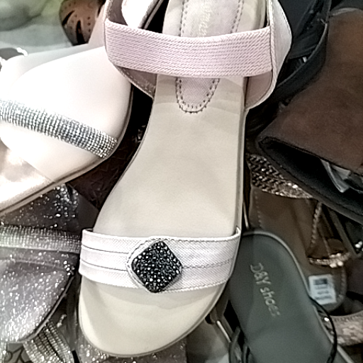 Ladies slippers-https://media.vyaparify.com/vcards/products/425287/product_1763968992_692407e03805b.png Image