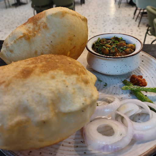 Chole bhature-https://media.vyaparify.com/vcards/products/431610/product_1764392490_692a7e2a549d5.png Image