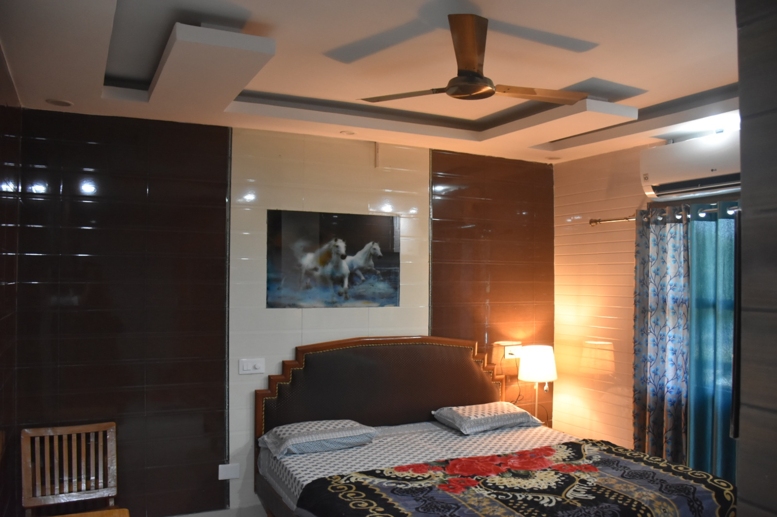 Deluxe room with AC/Heating-https://media.vyaparify.com/vcards/products/442243/product_1765008673_6933e5218c6d8.png Image
