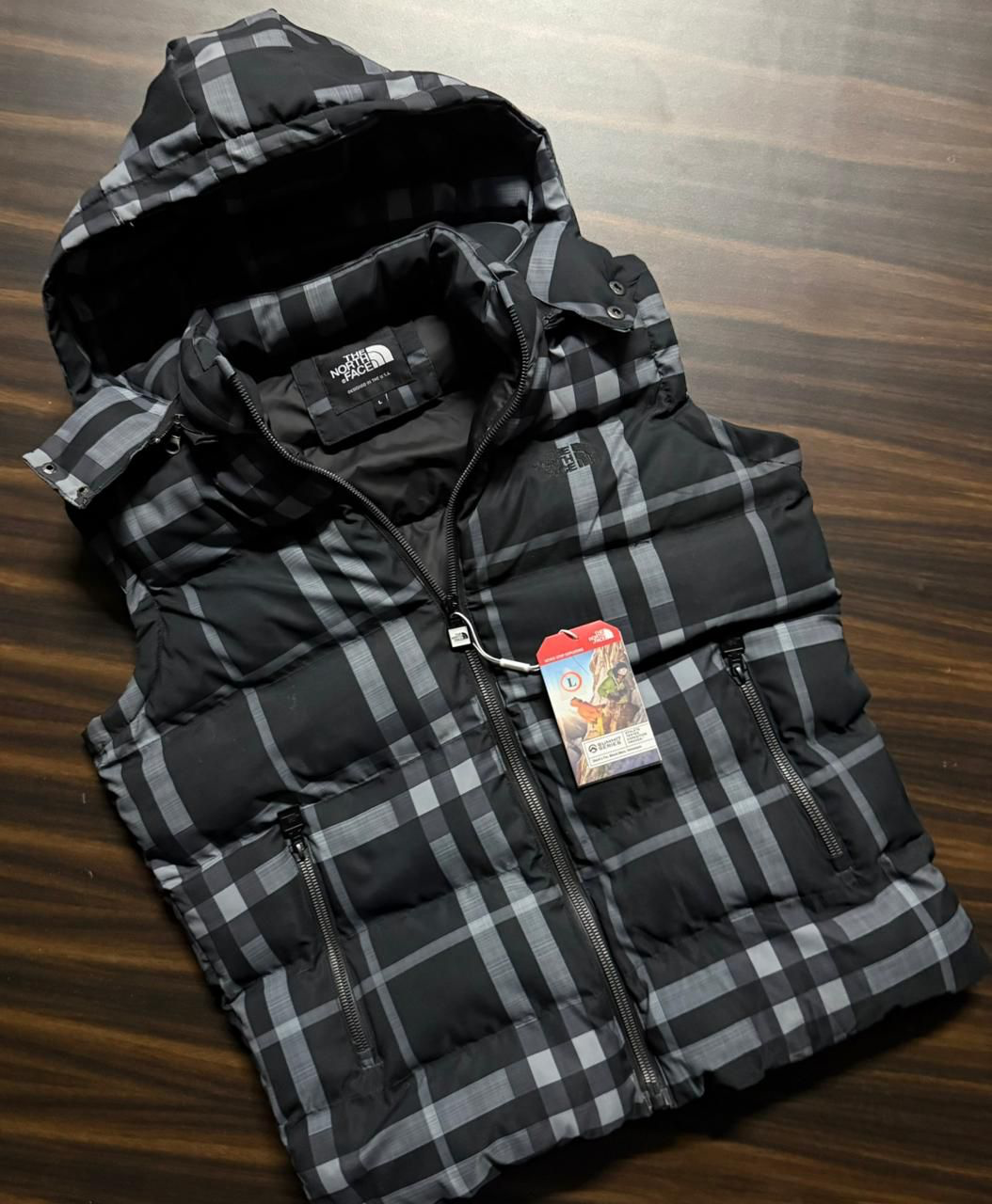 Fashion/Outerwear: Plaid Puffer Vest in Jaipur - Stay Warm in Style-https://media.vyaparify.com/vcards/products/445160/product_1765260188_6937bb9c9264b.png Image