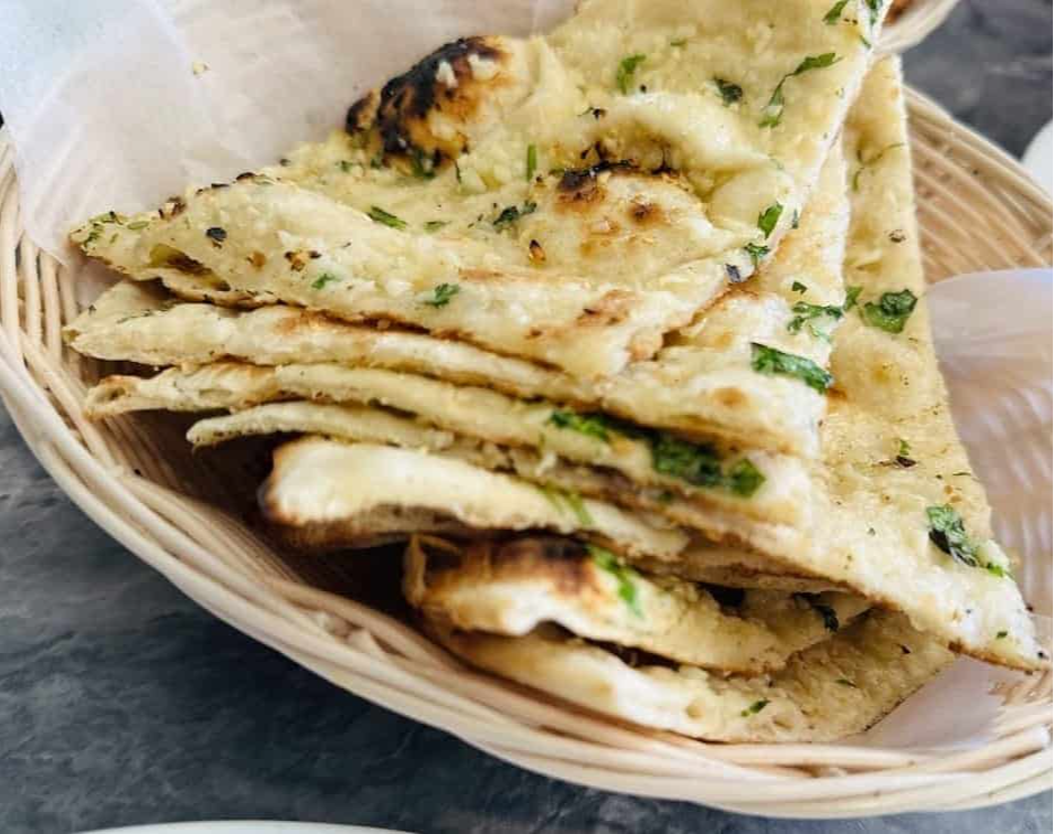 Garlic Naan-https://media.vyaparify.com/vcards/products/452174/product_1765535812_693bf0443ad95.png Image
