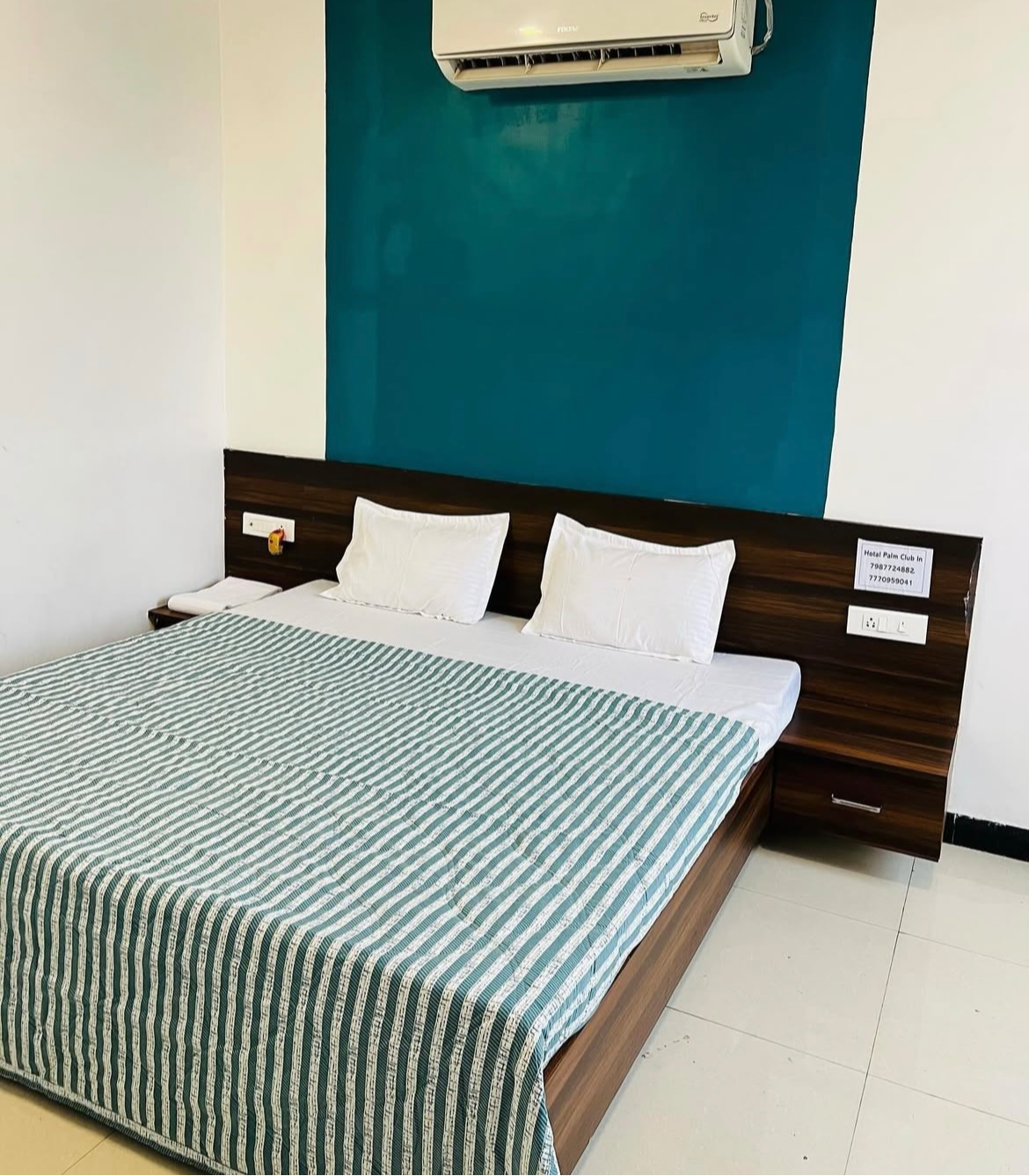 Hotel Palm Club Inn Deluxe Room in Balaji Fuels - Luxurious Comfort-https://media.vyaparify.com/vcards/products/452720/product_1765544915_693c13d34fd4b.png Image