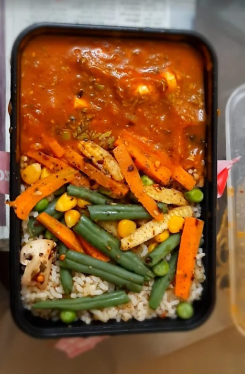 Brown Rice,Grilled Chicken Bites And Sauteed Veggies In Italian Curry-https://media.vyaparify.com/vcards/products/454036/product_1765784288_693fbae096544.png Image