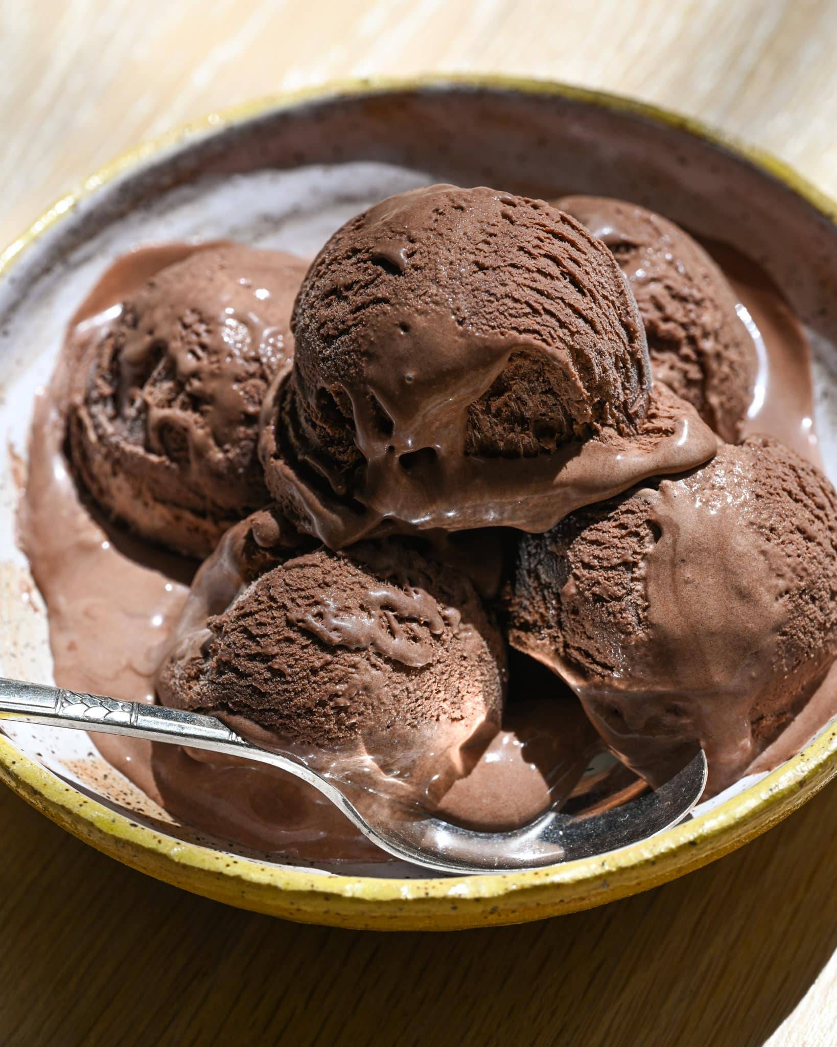 Ice Cream: Chocolate Plain in Jogeshwari East - Creamy Delight-https://media.vyaparify.com/vcards/products/458745/product_1765977944_6942af5842c93.png Image