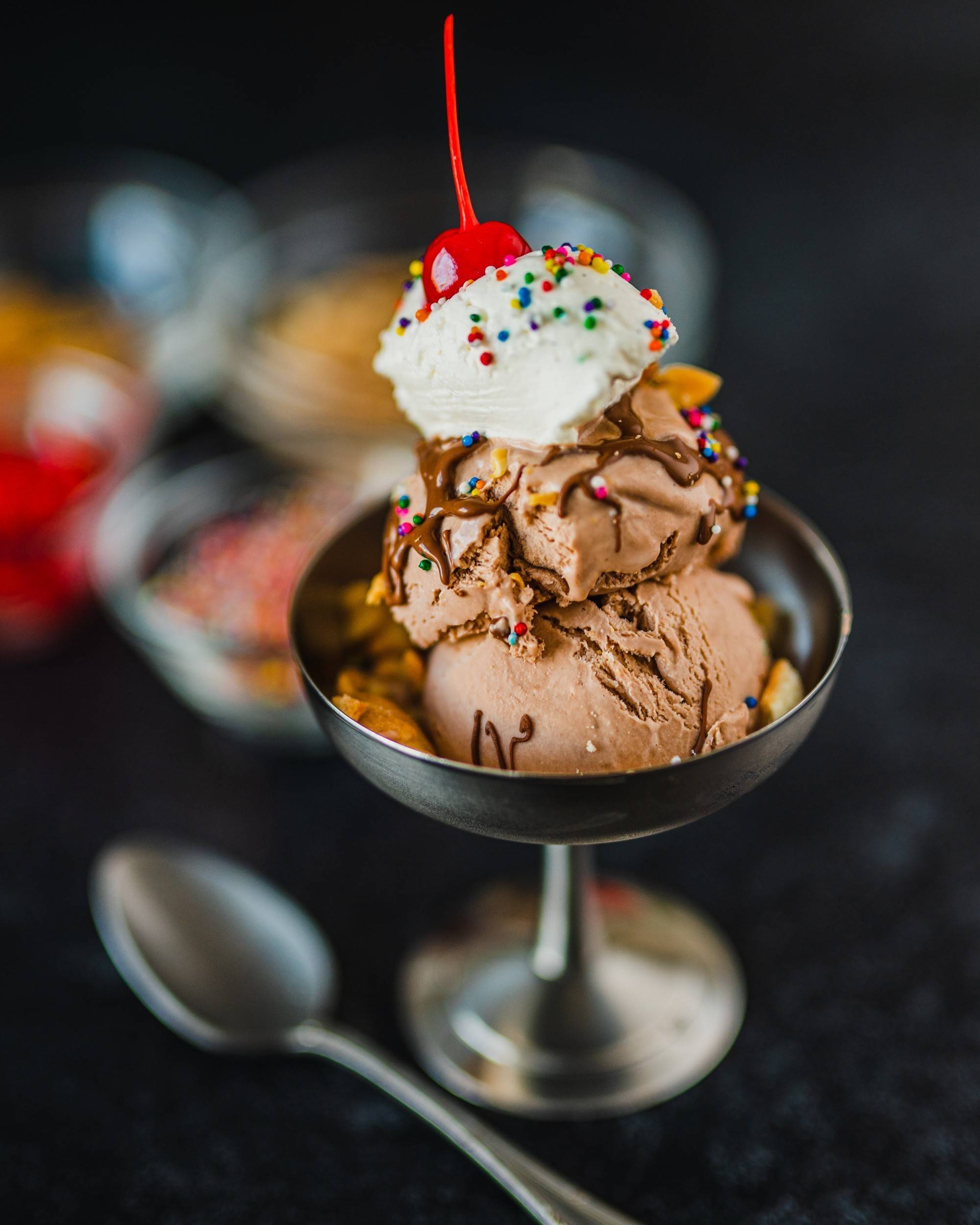 Ice Cream: Choco-vanilla Combination in Jogeshwari East - Irresistible Flavor Mix-https://media.vyaparify.com/vcards/products/458747/product_1765978155_6942b02b3cb4a.png Image