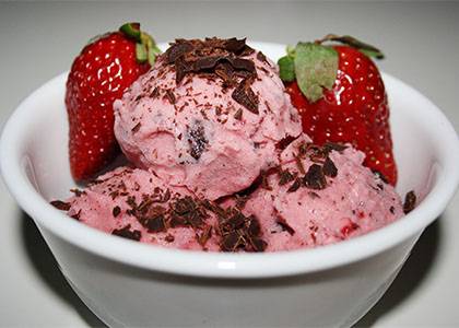Dessert/Strawberry Ice-Cream in Jogeshwari East: Real Fruit Flavor-https://media.vyaparify.com/vcards/products/458754/product_1765978326_6942b0d67098a.png Image